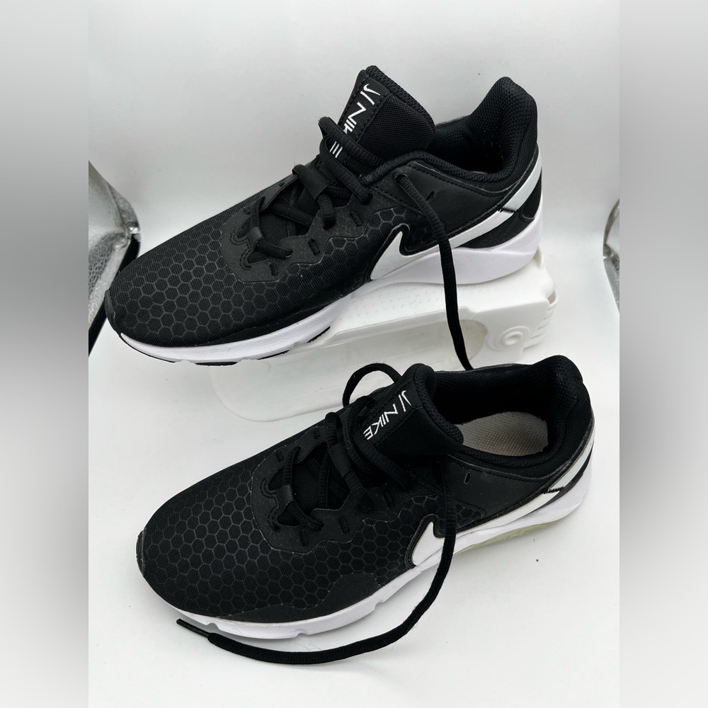 Nike Legend Essential 2